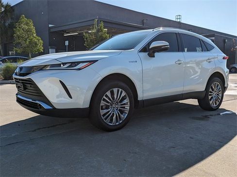 Used 2021 Toyota Venza Limited image 9