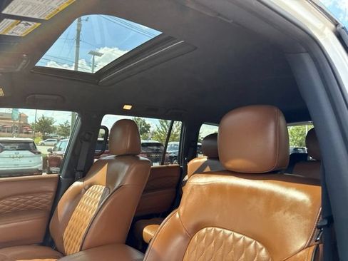 Used 2024 INFINITI QX80 Sensory AWD/4WD image 2