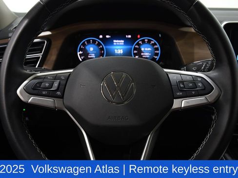 Used 2025 Volkswagen Atlas SE FWD image 11