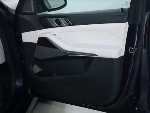 Certified 2024 BMW X7 xDrive40i w/ Executive Package image 39