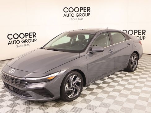 Used 2025 Hyundai Elantra SEL FWD image 11
