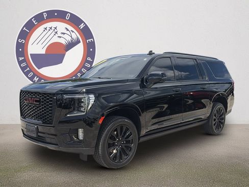 Used 2021 GMC Yukon XL Denali AWD/4WD image 2