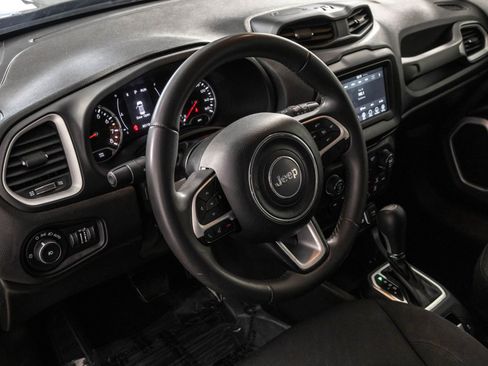 Used 2020 Jeep Renegade Latitude FWD image 5