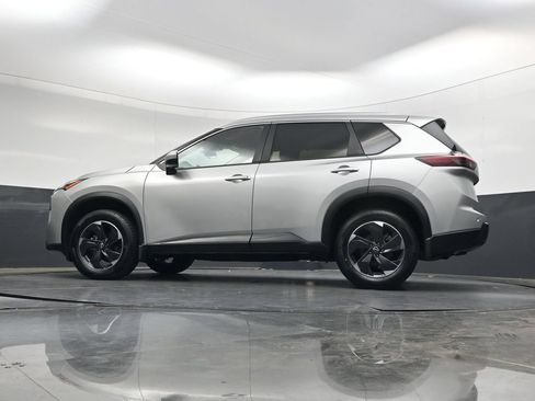 Used 2025 Nissan Rogue SV w/ SV Premium Package FWD image 48