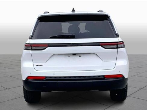 Certified 2023 Jeep Grand Cherokee Altitude image 4