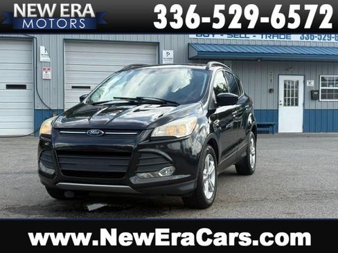 Used 2015 Ford Escape SE w/ Equipment Group 201A AWD/4WD image 1