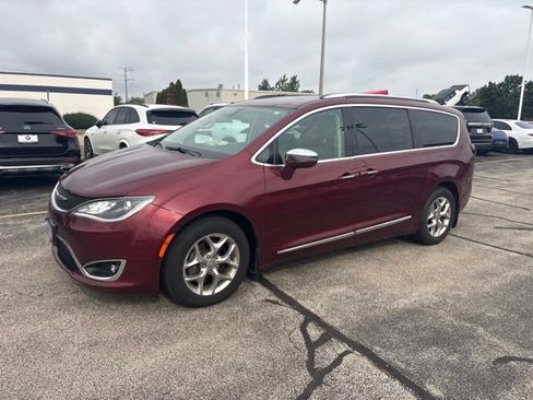 Used 2017 Chrysler Pacifica Limited FWD image 2