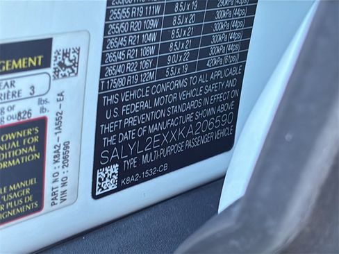 Used 2019 Land Rover Range Rover Velar R-Dynamic SE image 30