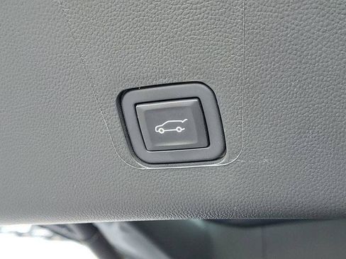 Certified 2023 Chevrolet Traverse LT w/ LT Premium Package AWD/4WD image 36
