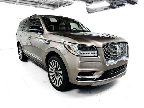 Used 2018 Lincoln Navigator Reserve w/ Technology Package AWD/4WD image 8