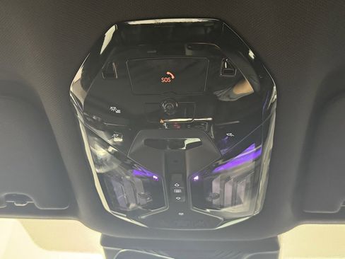 Used 2025 BMW 740i xDrive image 23