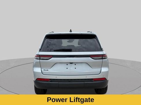 Used 2023 Jeep Grand Cherokee Laredo AWD/4WD image 7