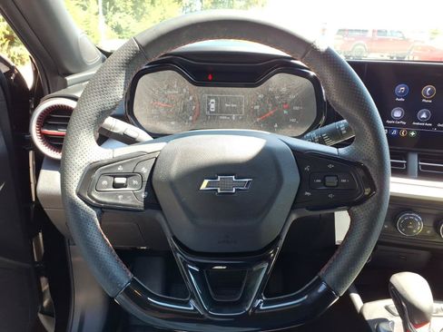 Used 2024 Chevrolet Trax RS w/ Driver Confidence Package FWD image 19