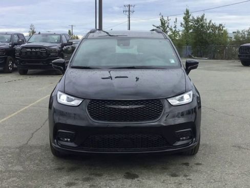 New 2026 Chrysler Pacifica Limited w/ S Appearance Package image 3