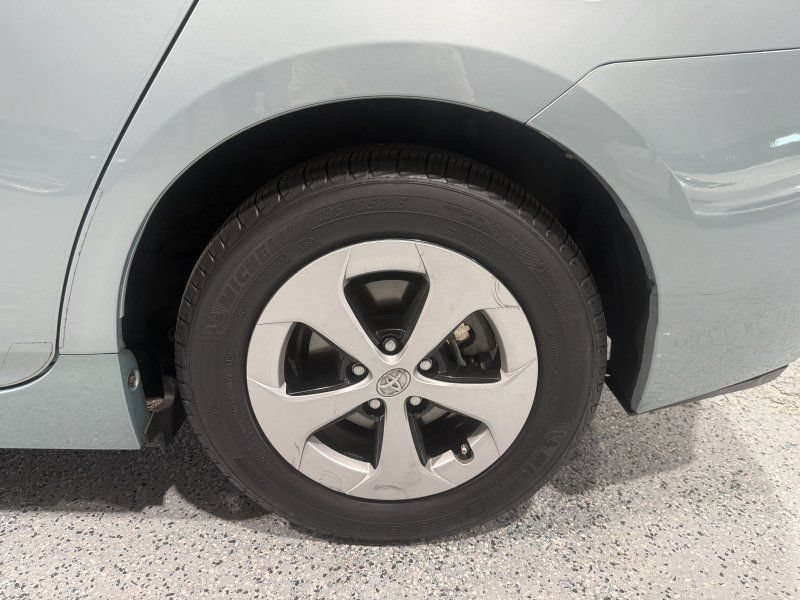 Used 2015 Toyota Prius Four FWD image 11