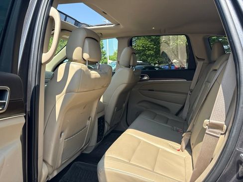 Used 2017 Jeep Grand Cherokee Limited AWD/4WD image 17