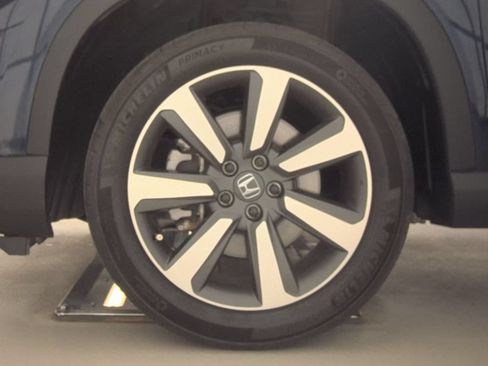 Used 2024 Honda Pilot Touring image 11