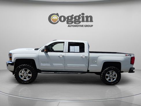 Used 2017 Chevrolet Silverado 2500 LT w/ LT Fleet Convenience Package AWD/4WD image 2