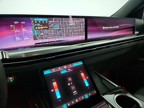 Used 2025 Cadillac Escalade Premium Luxury w/ Touring Package image 13