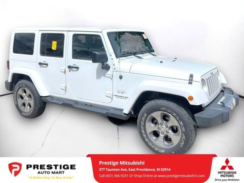 Used 2017 Jeep Wrangler Unlimited Sahara w/ Connectivity Group AWD/4WD image 1