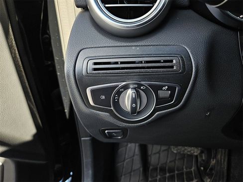 Used 2022 Mercedes-Benz GLC 300 4MATIC image 17