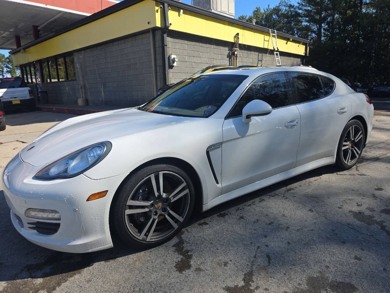 Used 2011 Porsche Panamera RWD image 2