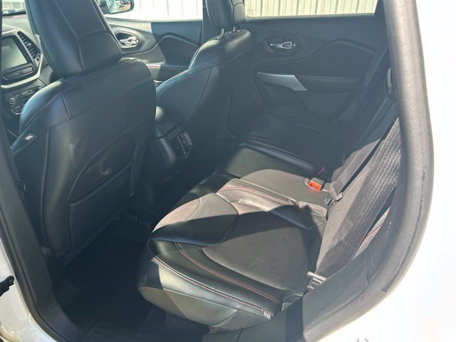 Used 2018 Jeep Cherokee Trailhawk w/ Comfort & Convenience Group AWD/4WD image 33