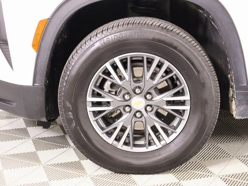 Used 2024 Chevrolet Traverse LS image 18
