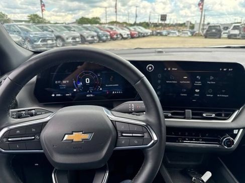 Used 2025 Chevrolet Equinox LT AWD/4WD image 24