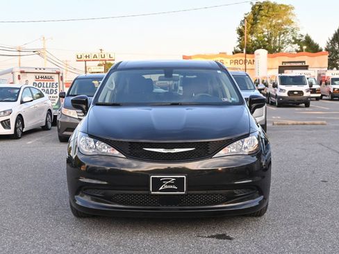 Used 2021 Chrysler Voyager LX FWD image 5