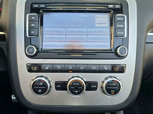 Used 2013 Volkswagen Eos FWD image 31