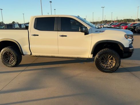 Used 2023 Chevrolet Silverado 1500 ZR2 image 2