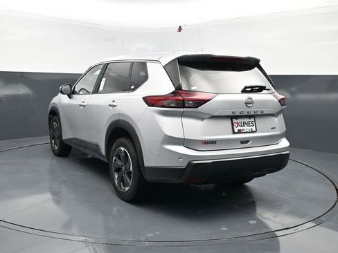 Used 2025 Nissan Rogue SV AWD/4WD image 6