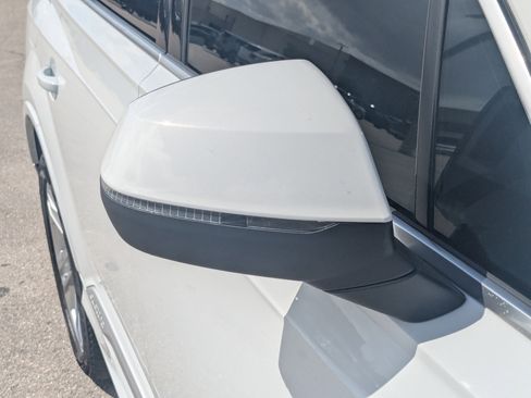 Used 2022 Audi Q7 Premium Plus image 12