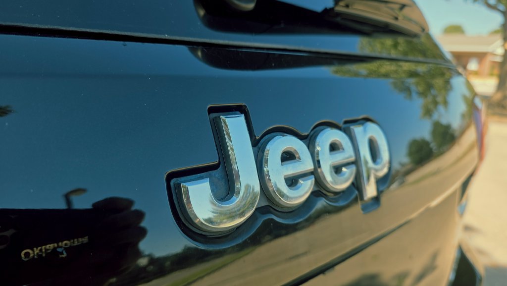 Used 2021 Jeep Grand Cherokee Laredo AWD/4WD image 35