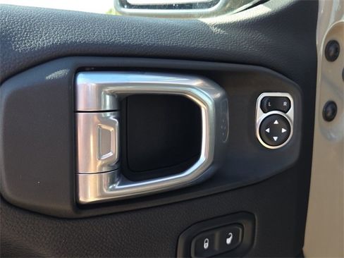 Used 2020 Jeep Gladiator Mojave image 18