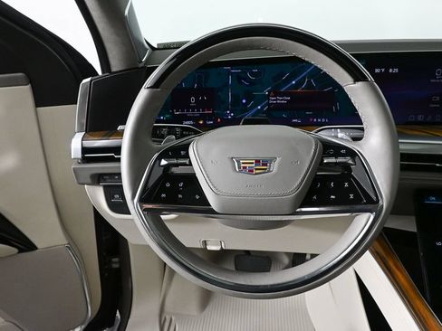 Used 2025 Cadillac Escalade Sport Platinum w/ LPO, Floor Liner Package AWD/4WD image 2