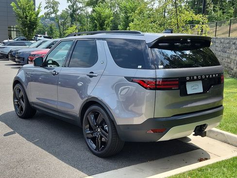 Used 2025 Land Rover Discovery S image 12