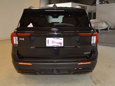 Used 2025 Ford Explorer ST-Line AWD/4WD image 4