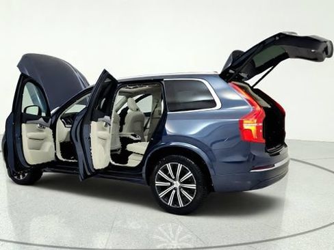 Used 2024 Volvo XC90 B5 Core AWD/4WD image 16