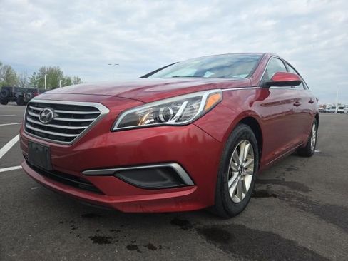 Used 2016 Hyundai Sonata SE image 2