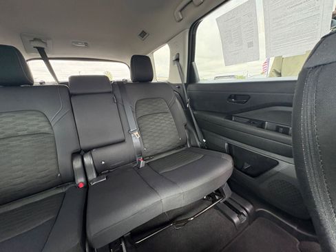 Used 2025 Nissan Pathfinder SV AWD/4WD image 40