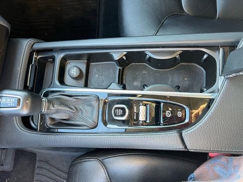 Used 2018 Volvo XC90 T5 Momentum w/ Convenience Package image 12