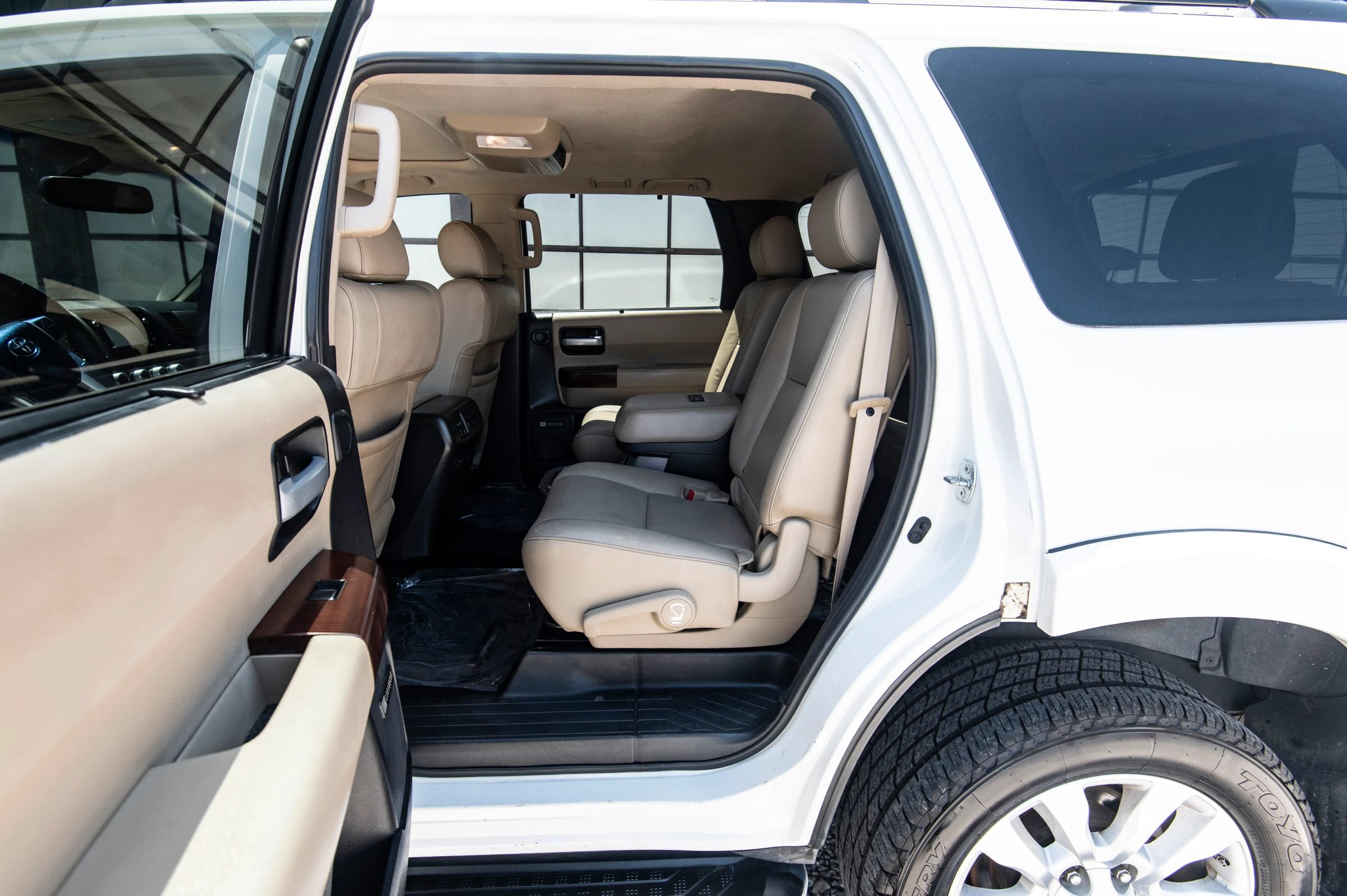 Used 2014 Toyota Sequoia Platinum AWD/4WD image 27