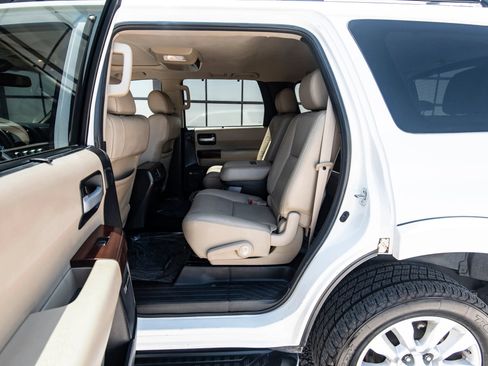 Used 2014 Toyota Sequoia Platinum AWD/4WD image 27