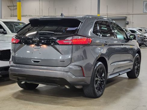 Used 2024 Ford Edge SE w/ Black Appearance Package image 8