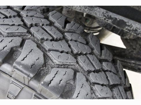 Used 2025 Ford F250 Lariat w/ Black Appearance Package image 32