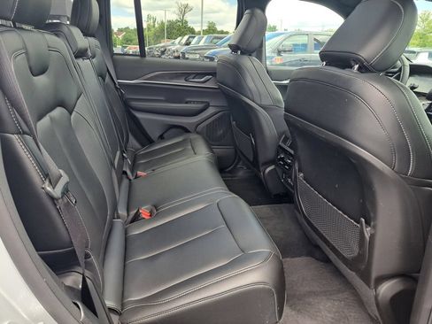Certified 2025 Jeep Grand Cherokee Limited w/ Black Appearance Package AWD/4WD image 31