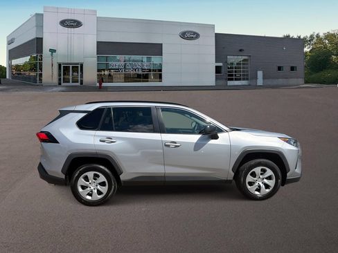Used 2021 Toyota RAV4 LE FWD image 10