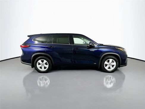 Certified 2021 Toyota Highlander LE image 16